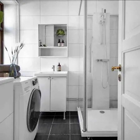 Small With Smart Solution In Of Only 2 Km From The Station בית אירוח *